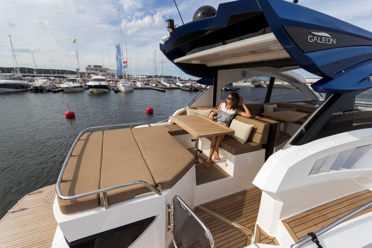 Galeon 485 HTS Cockpit image 22