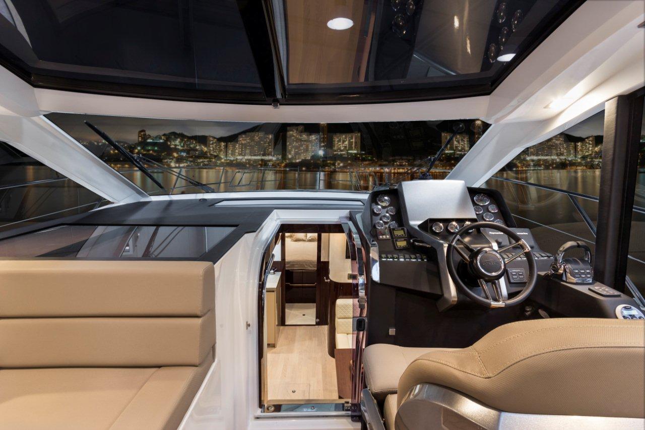Galeon 485 HTS Cockpit image 24