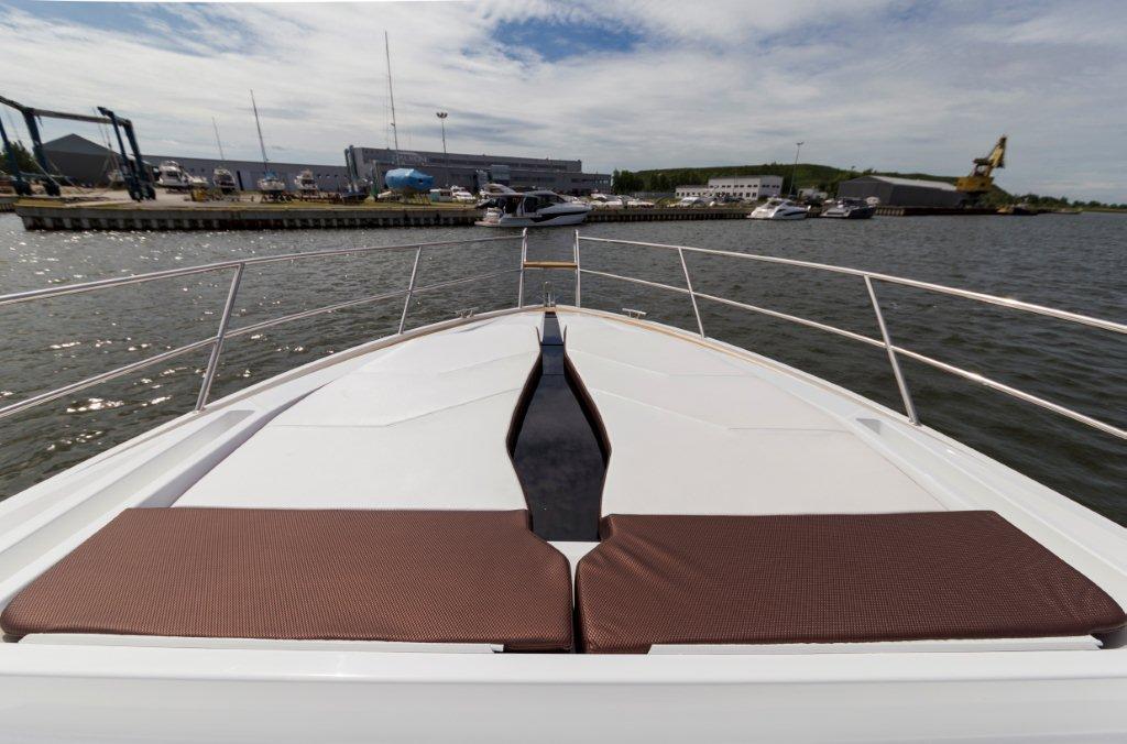Galeon 485 HTS Cockpit image 32