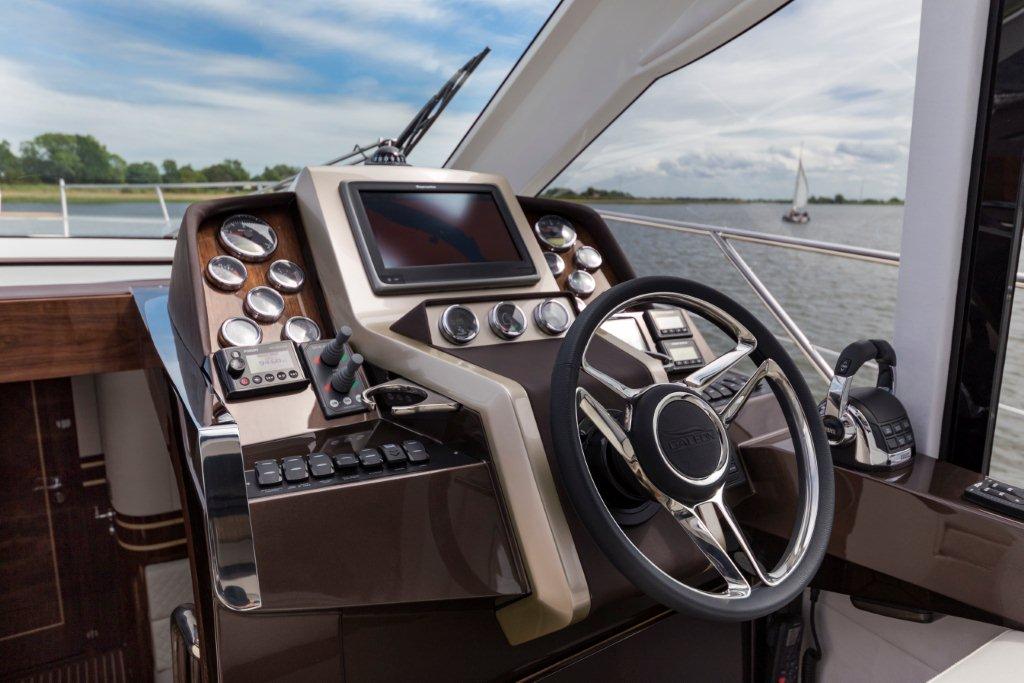 Galeon 485 HTS Cockpit image 34