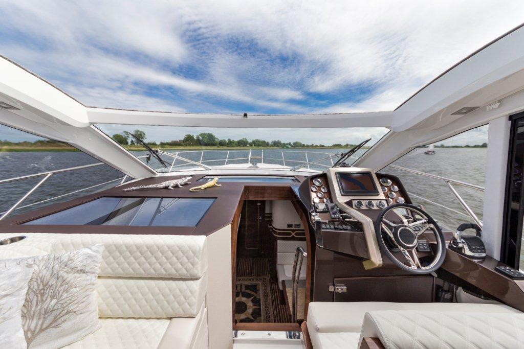 Galeon 485 HTS Cockpit image 35