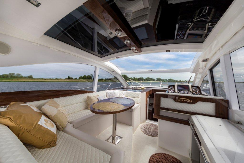 Galeon 485 HTS Cockpit image 37