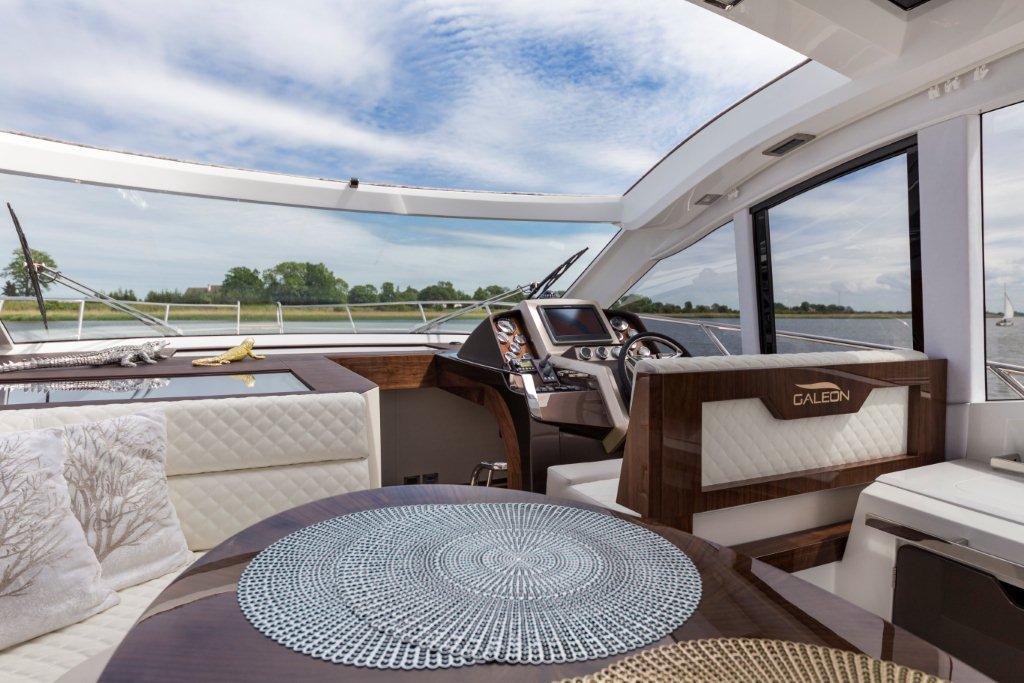 Galeon 485 HTS Cockpit image 39