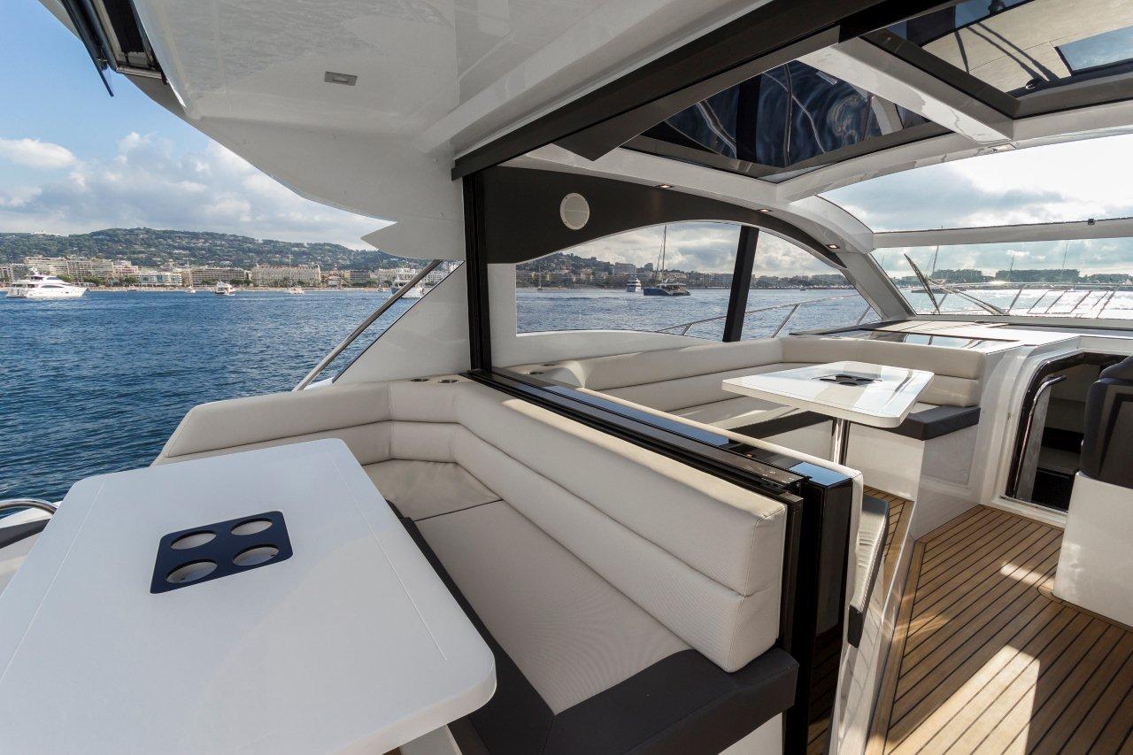 Galeon 485 HTS Cockpit image 4