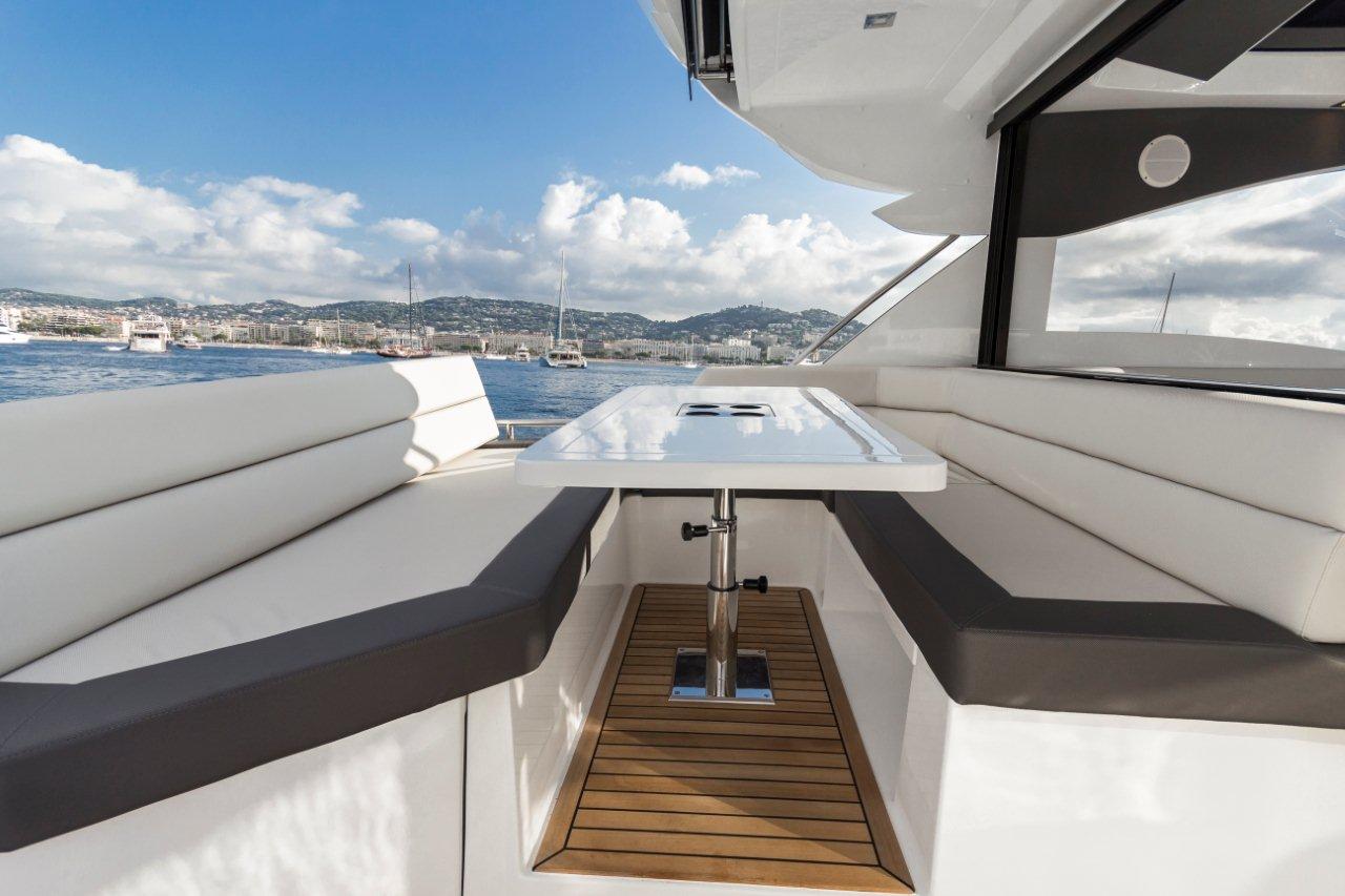 Galeon 485 HTS Cockpit image 5