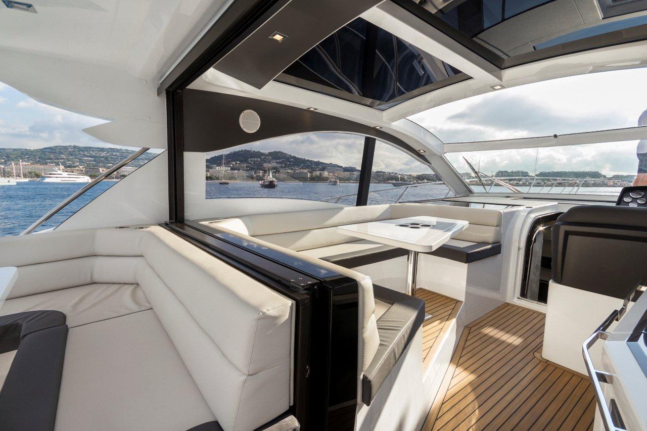 Galeon 485 HTS Cockpit image 6