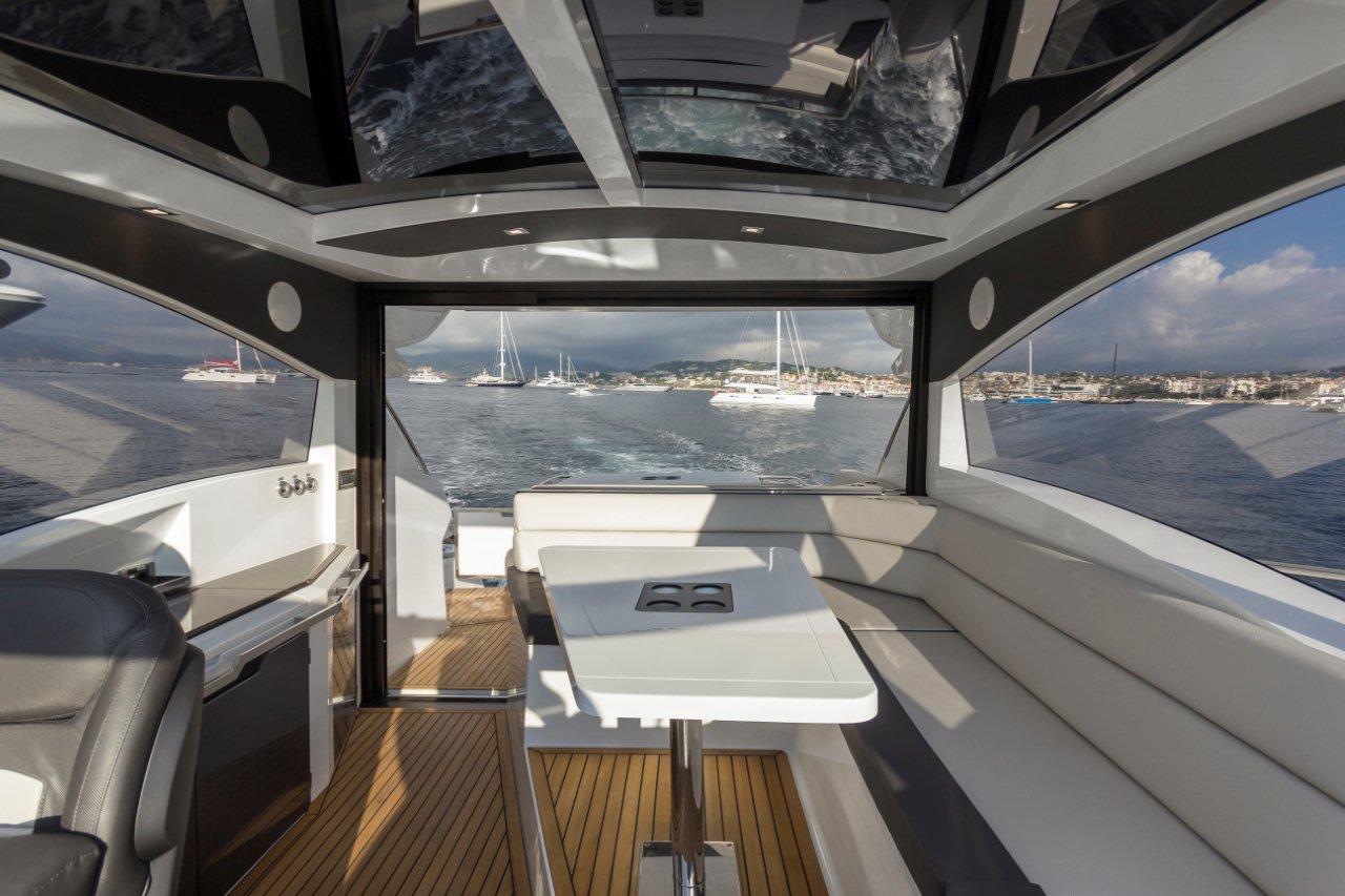 Galeon 485 HTS Cockpit image 7