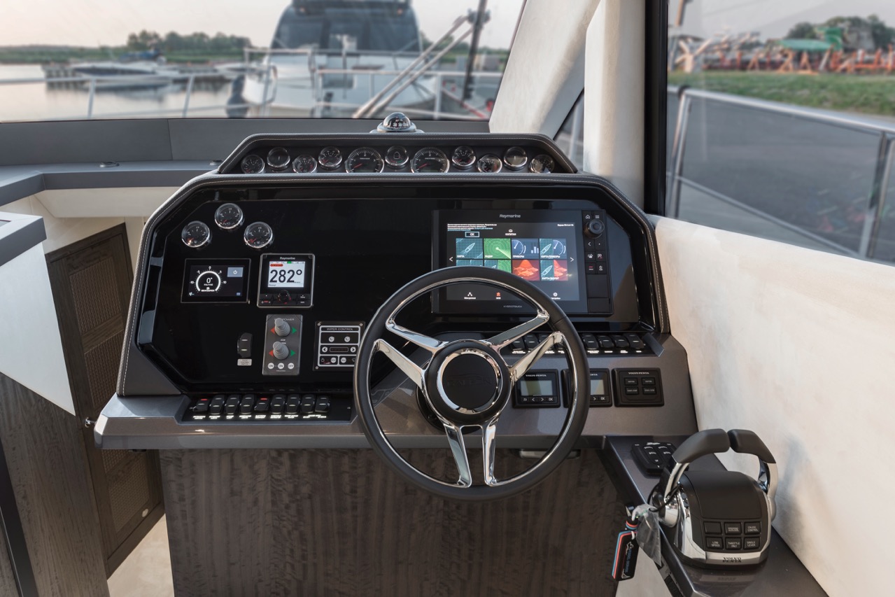 Galeon 510 SKYDECK Internal image 1