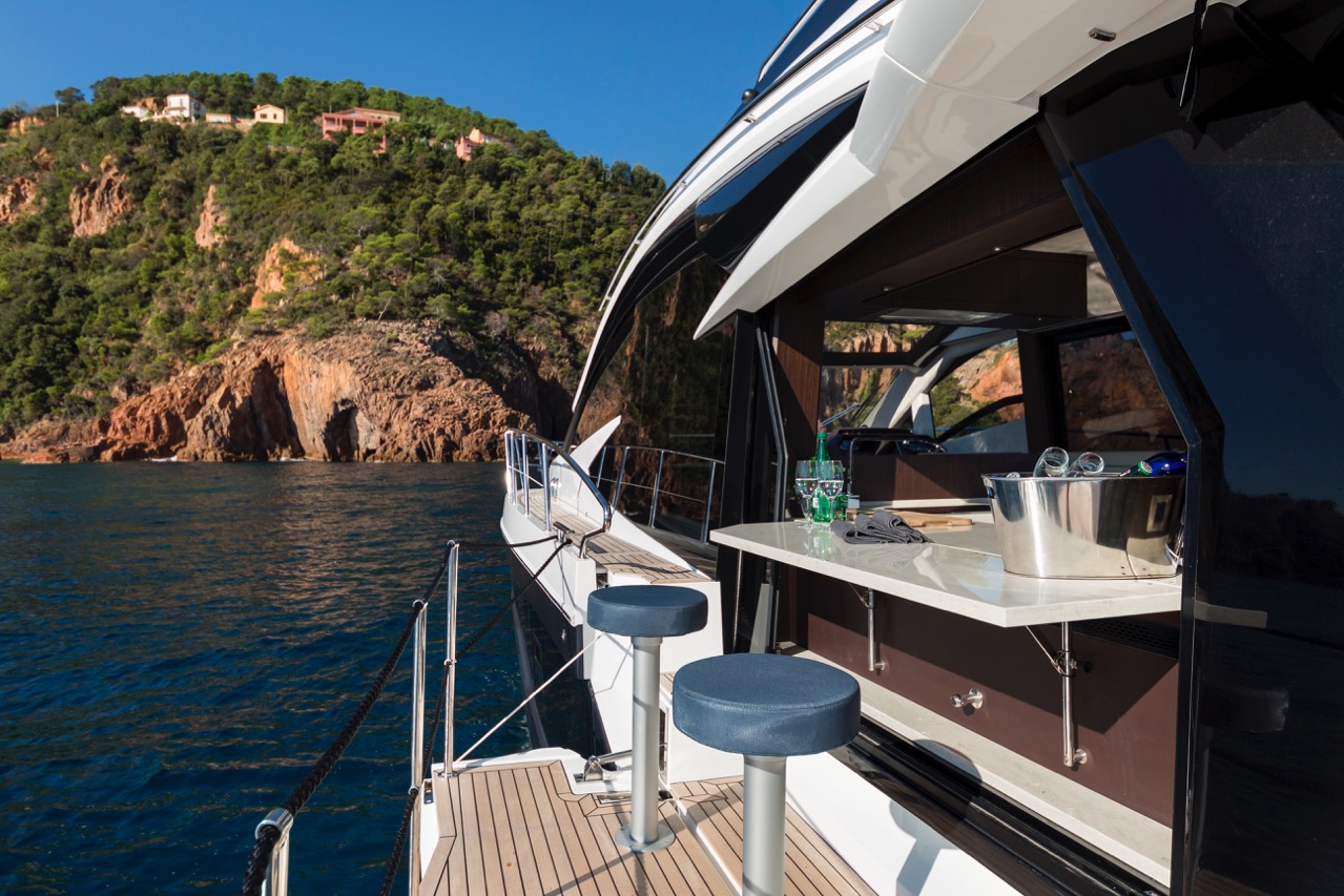 Galeon 510 SKYDECK Cockpit image 2