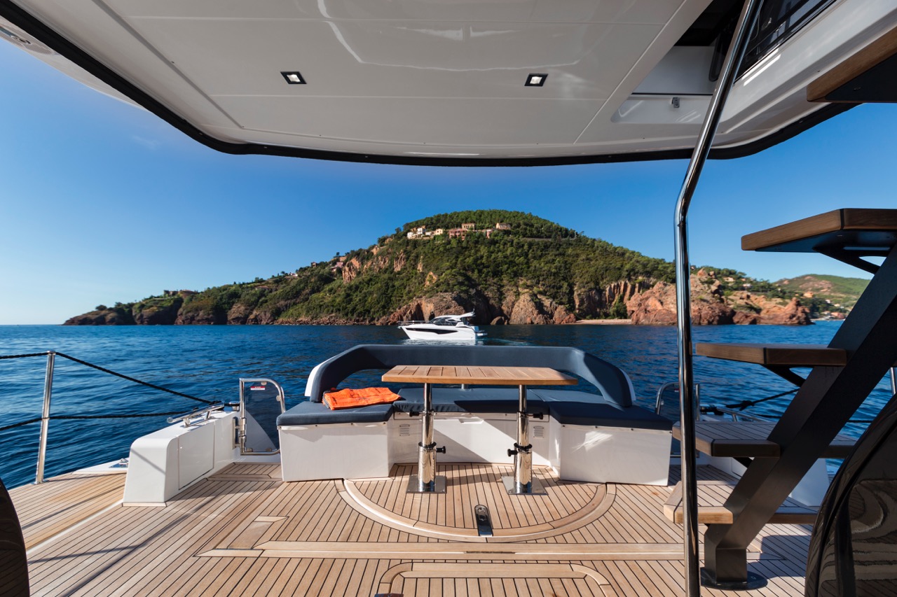 Galeon 510 SKYDECK Cockpit image 4
