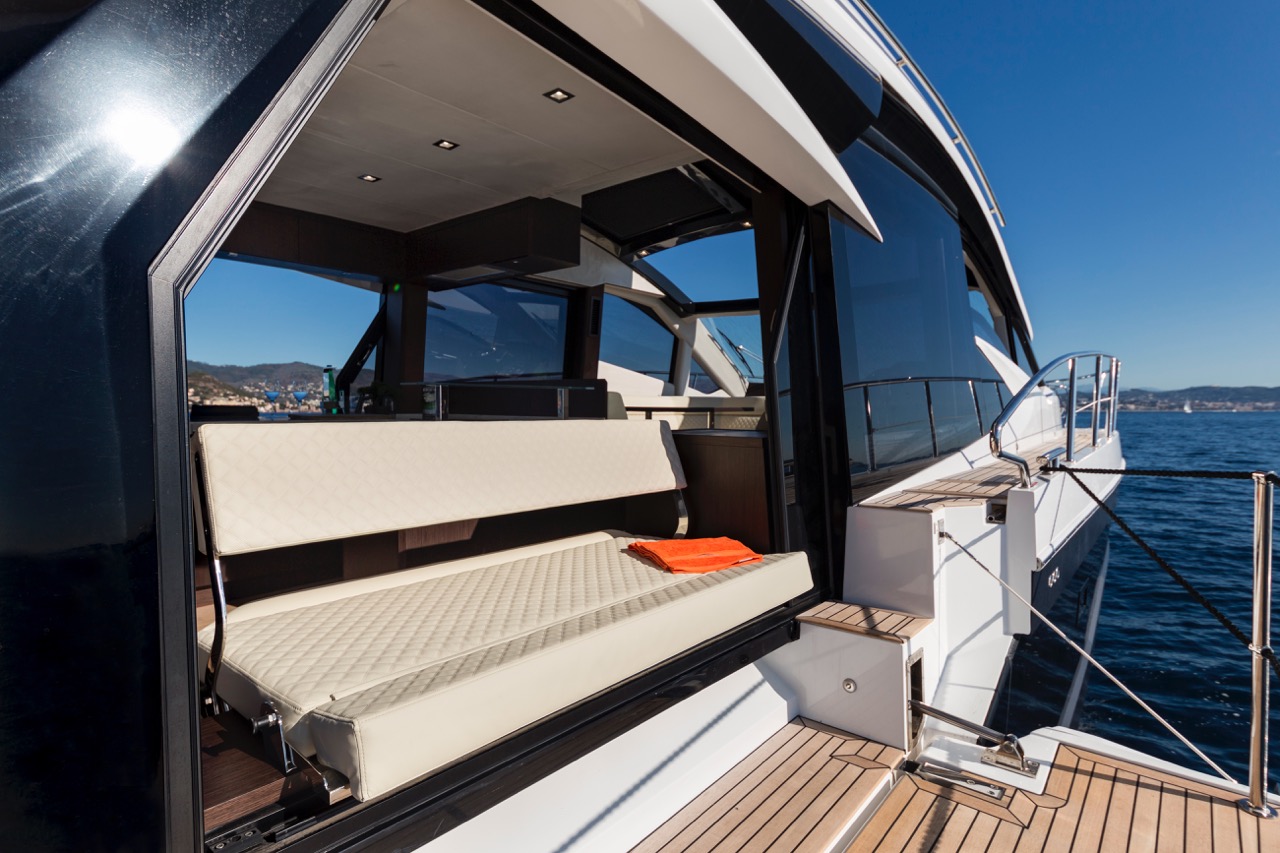Galeon 510 SKYDECK Cockpit image 5