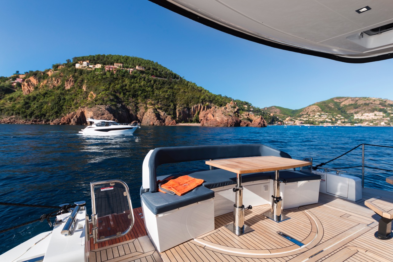Galeon 510 SKYDECK Cockpit image 6