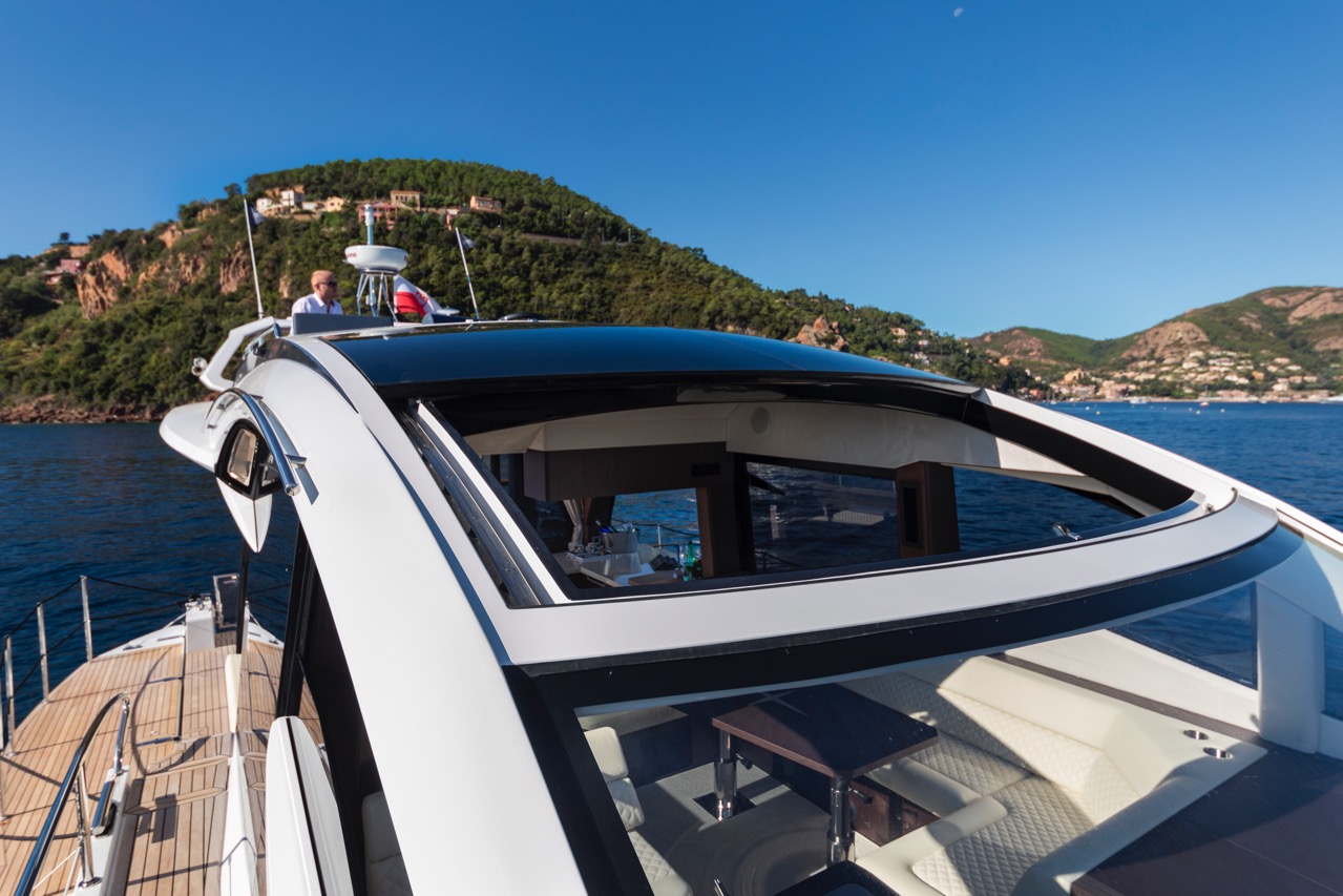 Galeon 510 SKYDECK Cockpit image 9