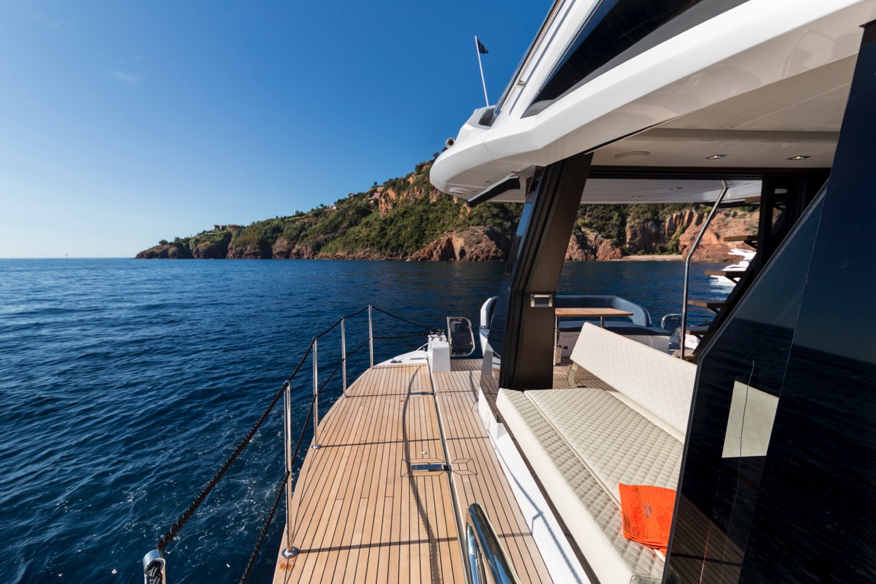 Galeon 510 SKYDECK Cockpit image 10