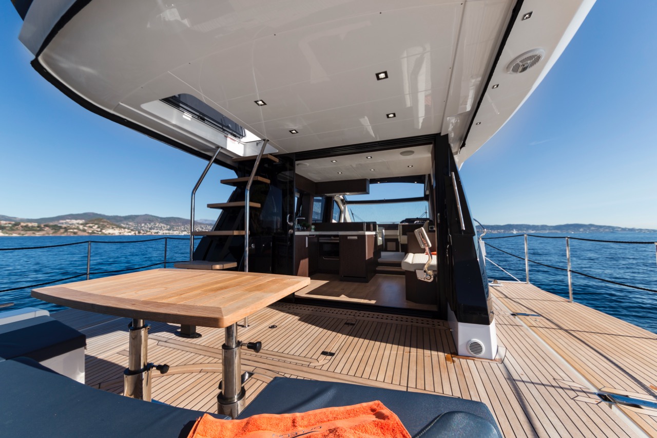 Galeon 510 SKYDECK Cockpit image 11