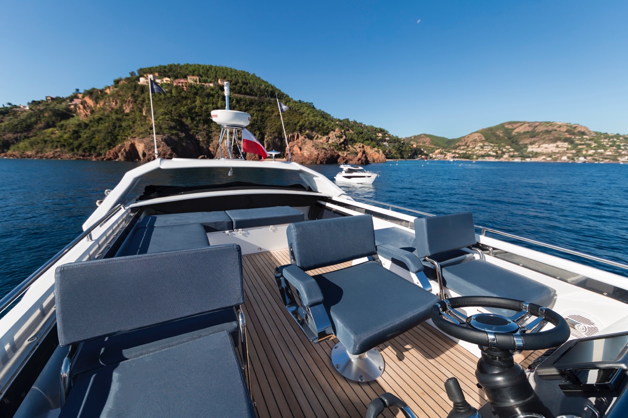 Galeon 510 SKYDECK Cockpit image 14