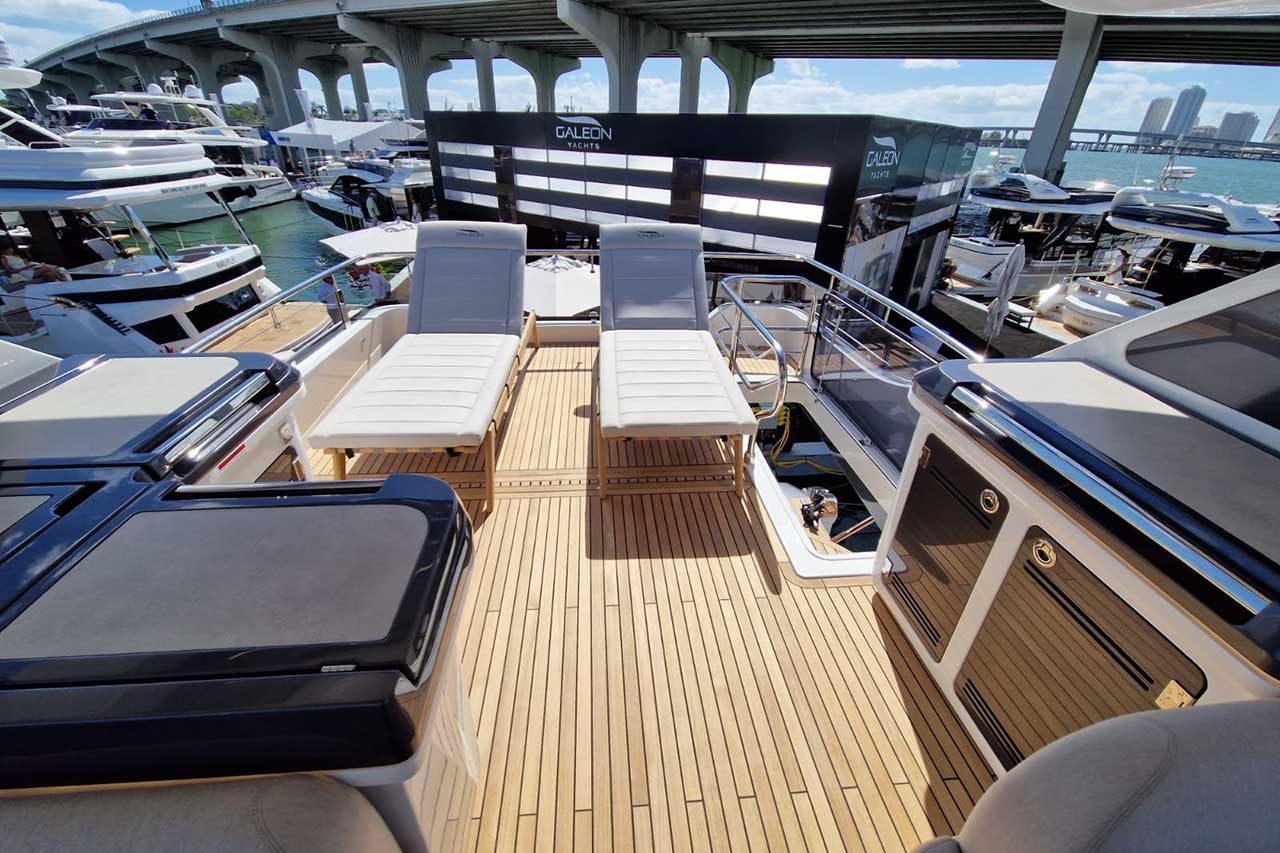 Galeon 560 Fly Cockpit image 1