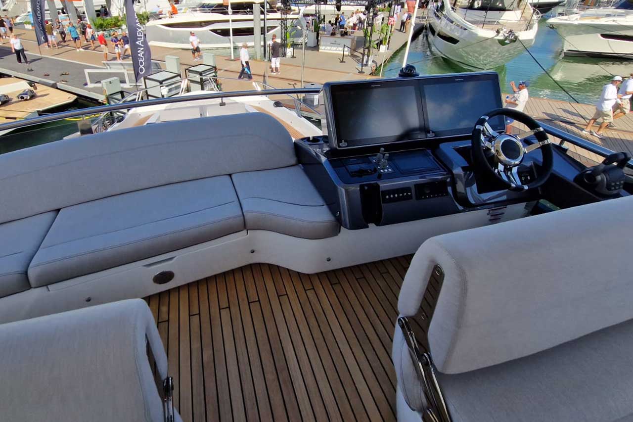 Galeon 560 Fly Cockpit image 5