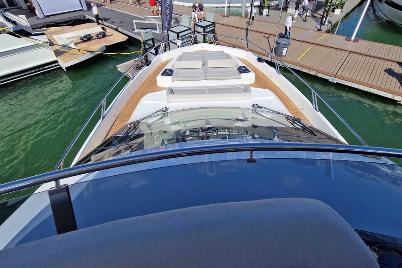 Galeon 560 Fly Cockpit image 6