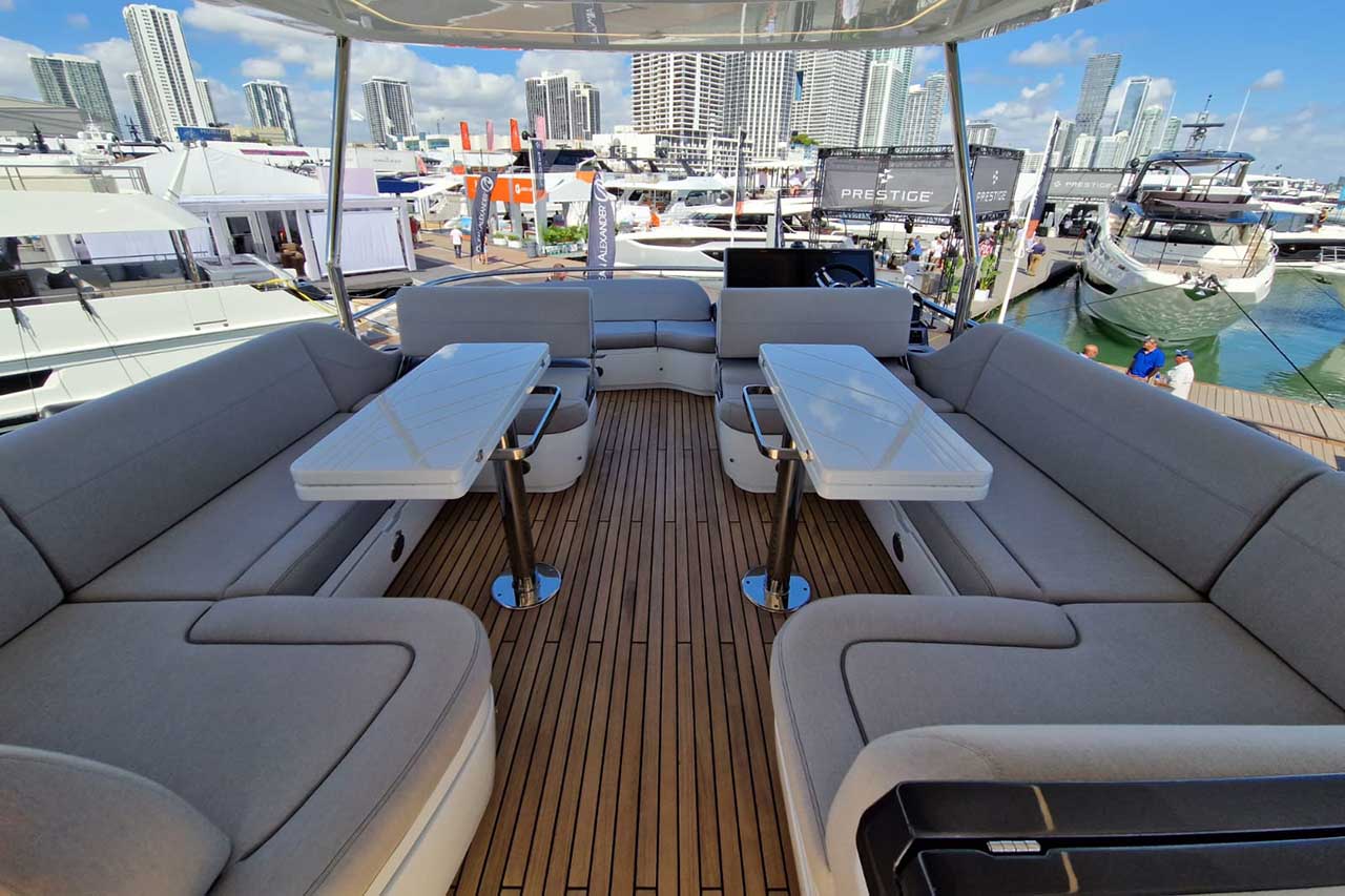 Galeon 560 Fly Cockpit image 10