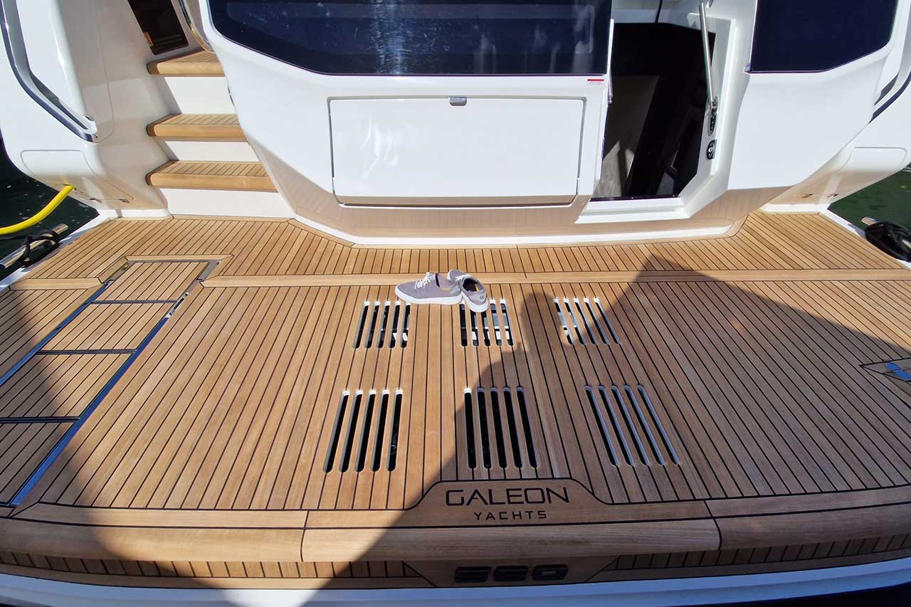 Galeon 560 Fly Cockpit image 12