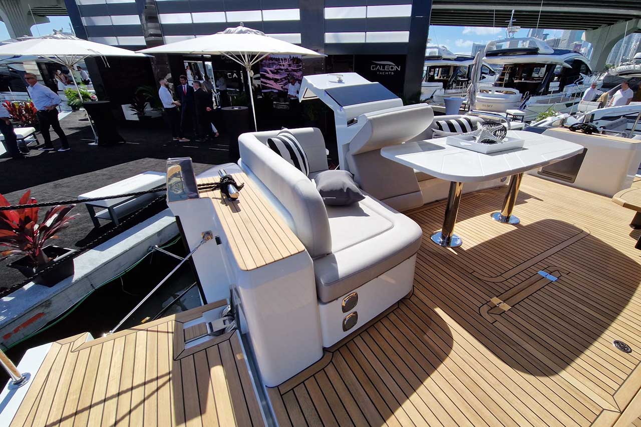 Galeon 560 Fly Cockpit image 15