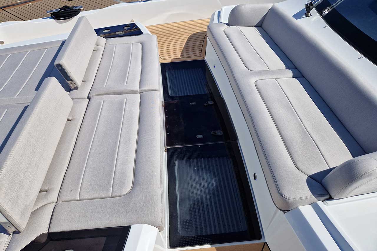Galeon 560 Fly Cockpit image 21