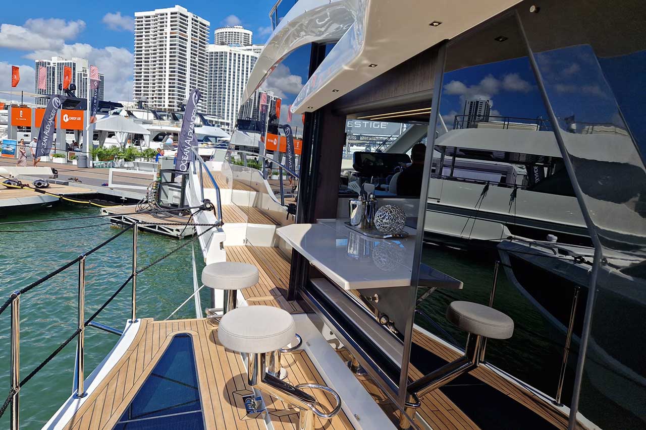 Galeon 560 Fly Cockpit image 23