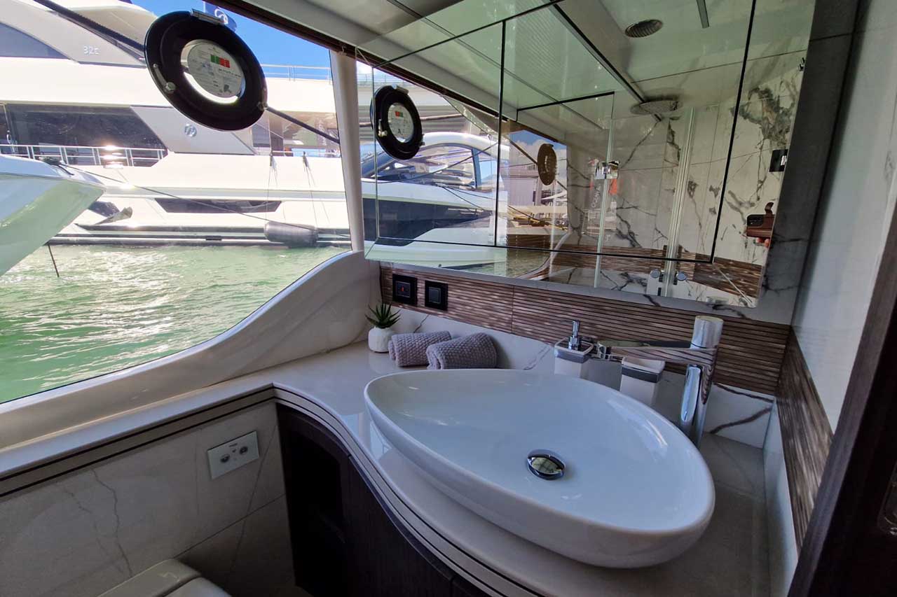 Galeon 560 Fly Interior image 1