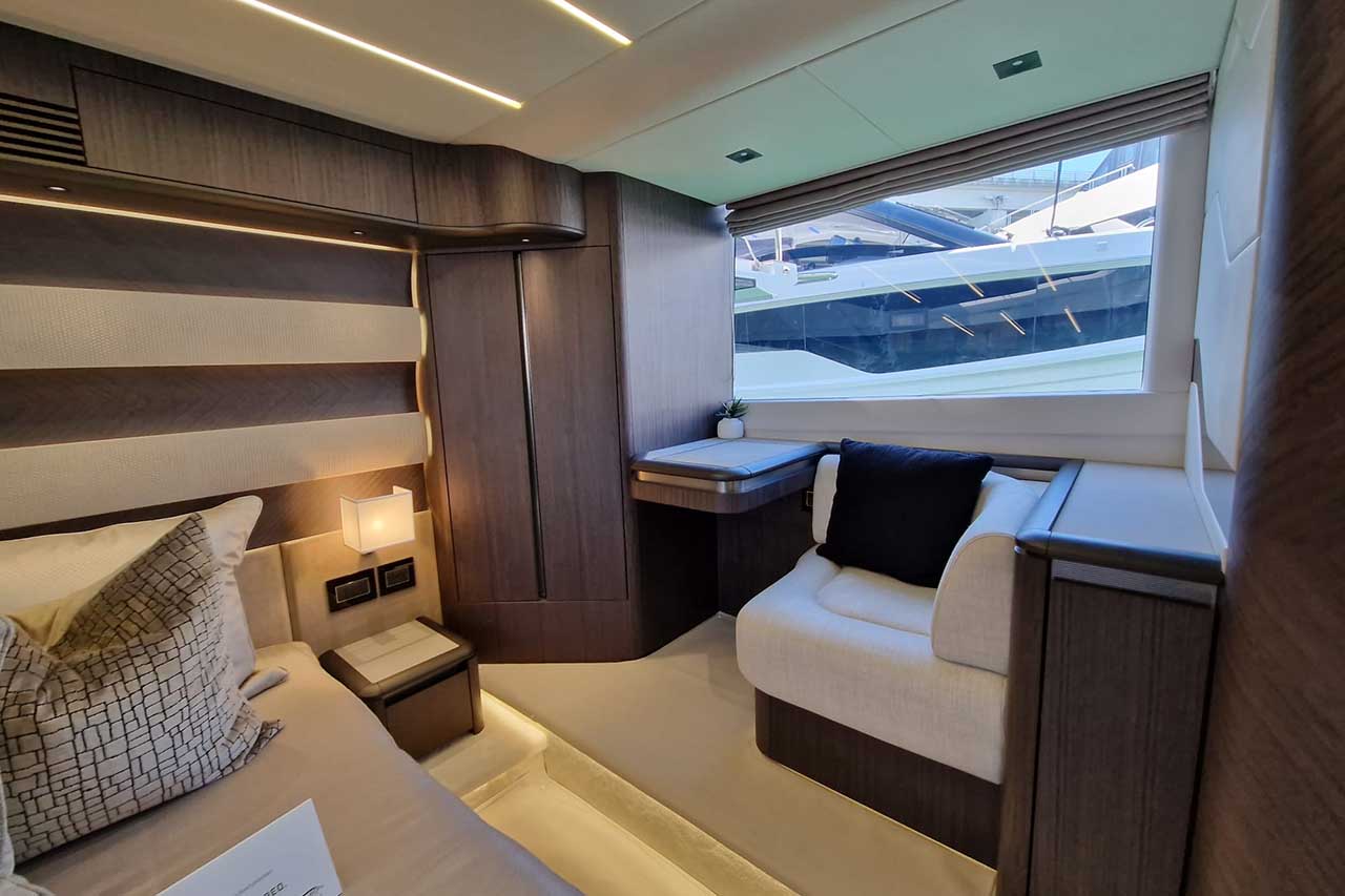 Galeon 560 Fly Interior image 3