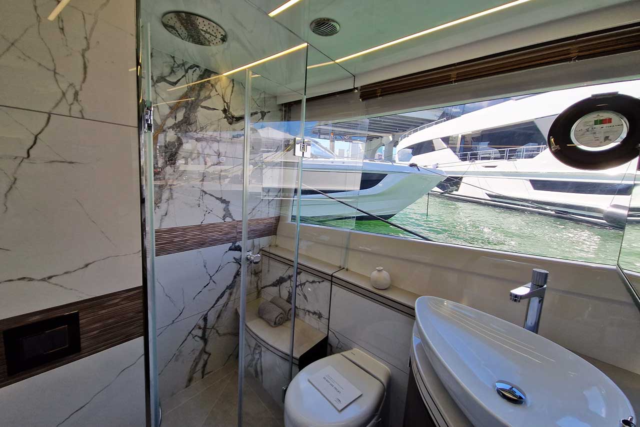 Galeon 560 Fly Interior image 5