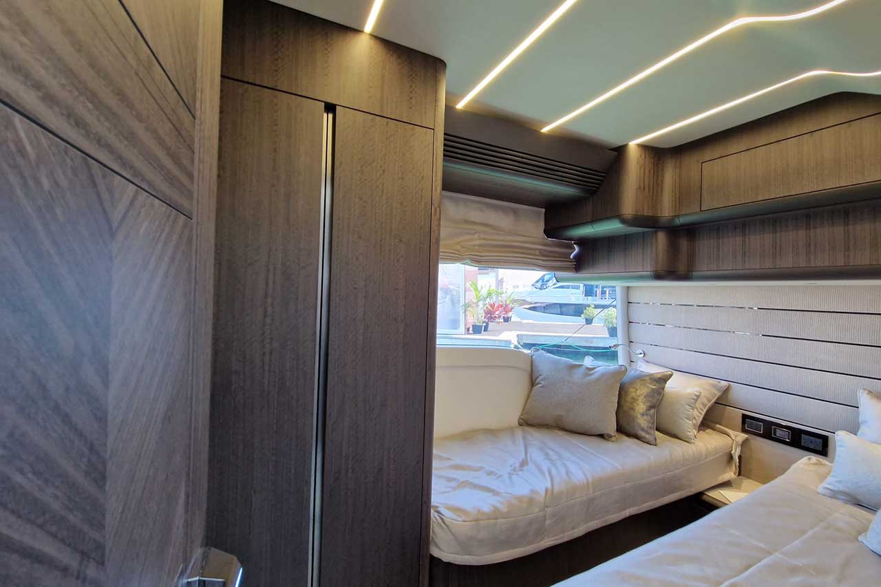 Galeon 560 Fly Interior image 6
