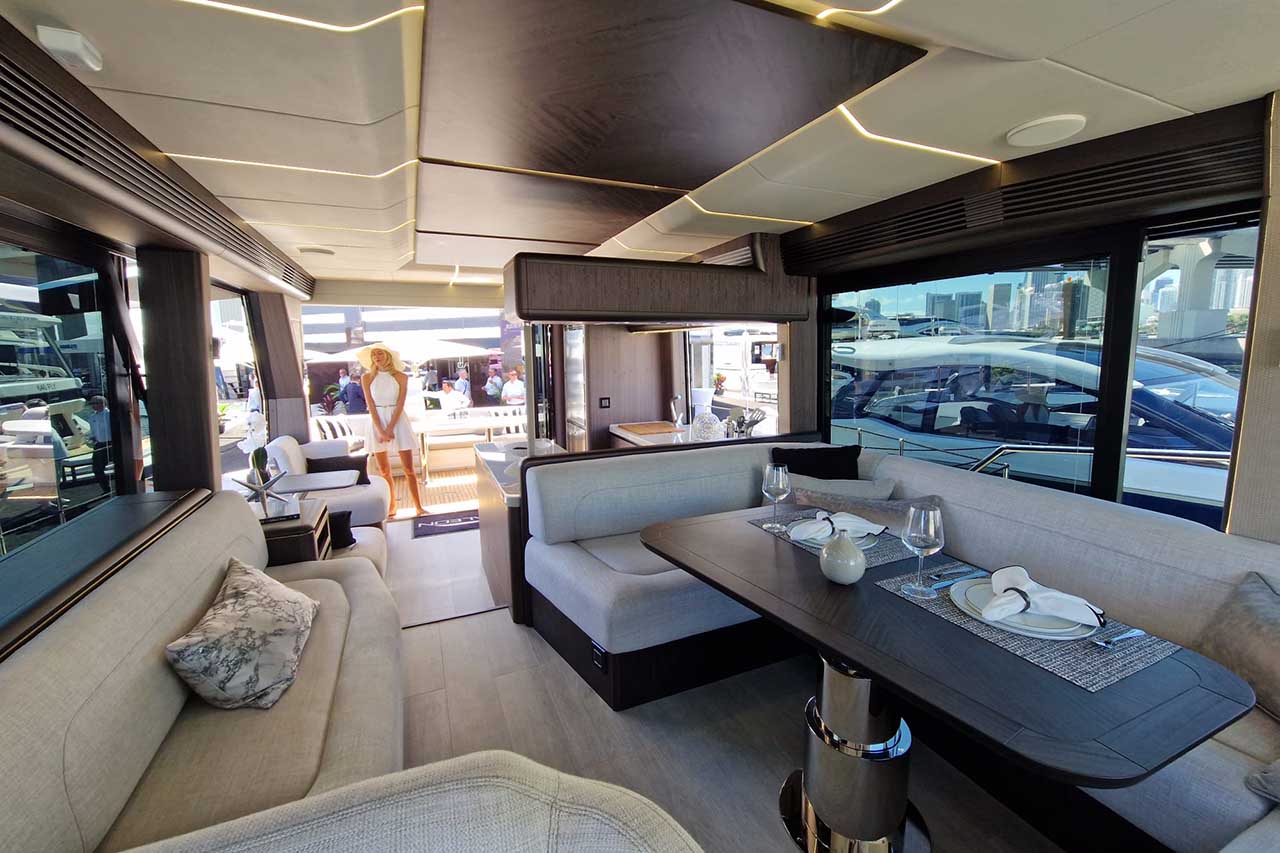 Galeon 560 Fly Interior image 12