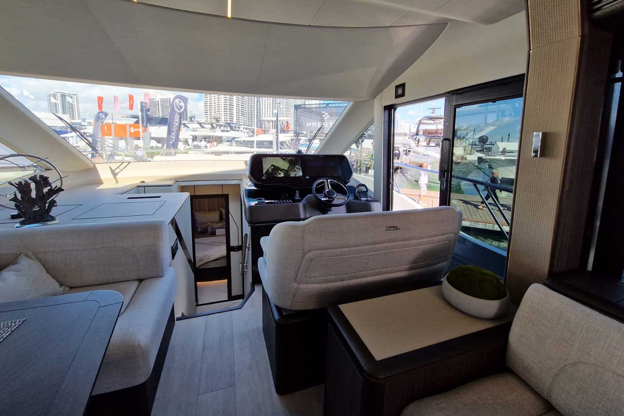 Galeon 560 Fly Interior image 15