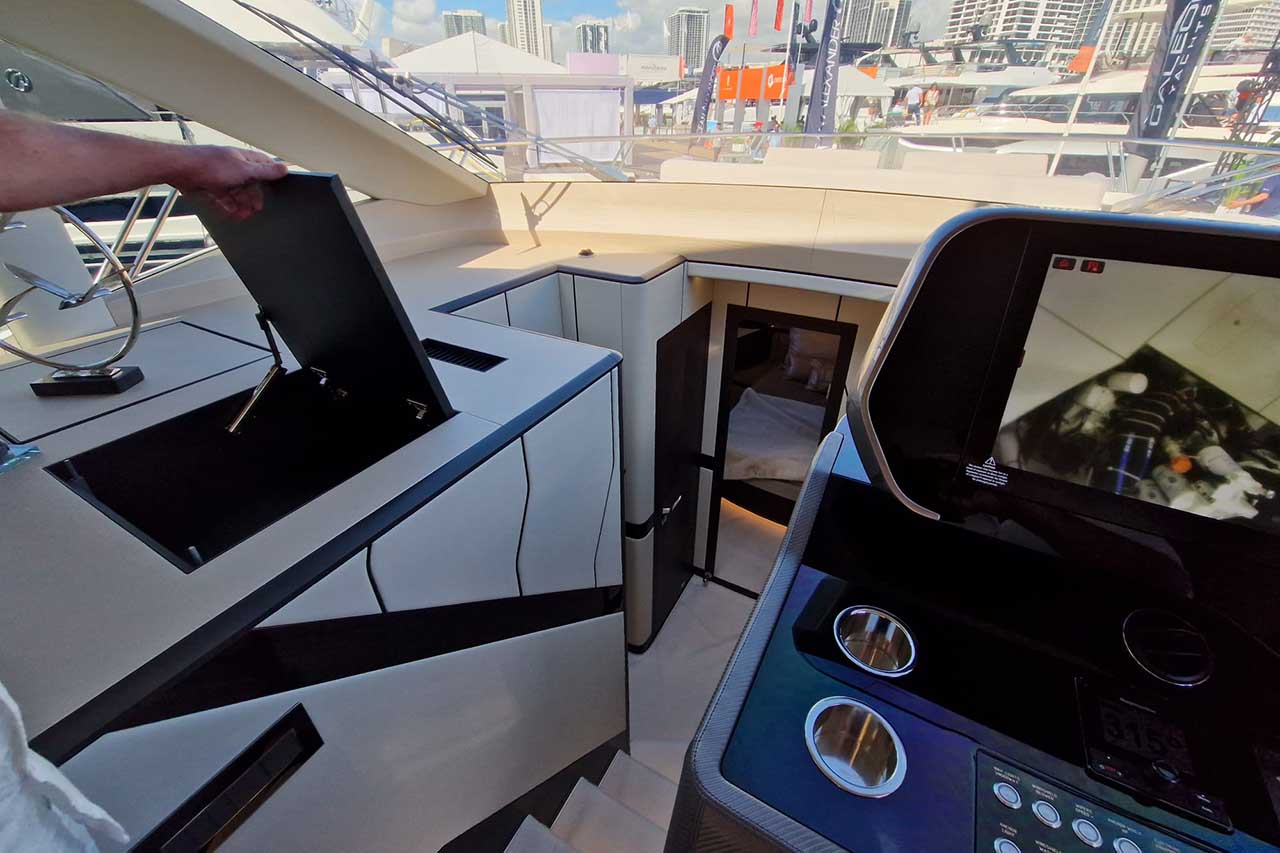 Galeon 560 Fly Interior image 16