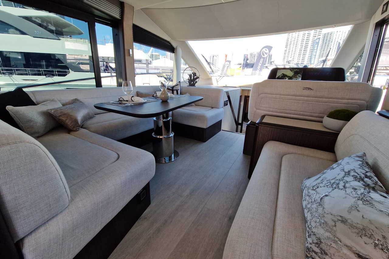 Galeon 560 Fly Interior image 18