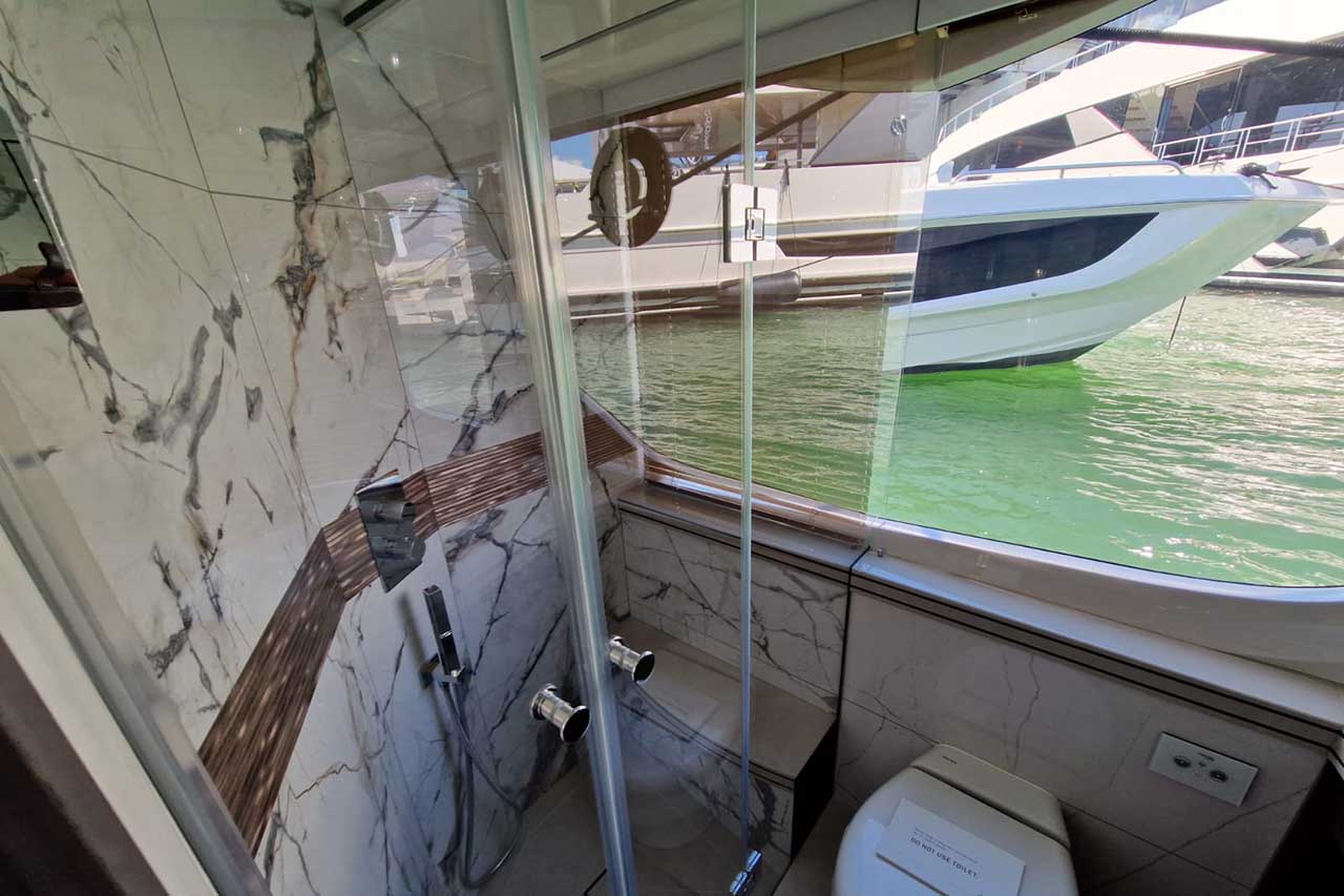 Galeon 560 Fly Interior image 24