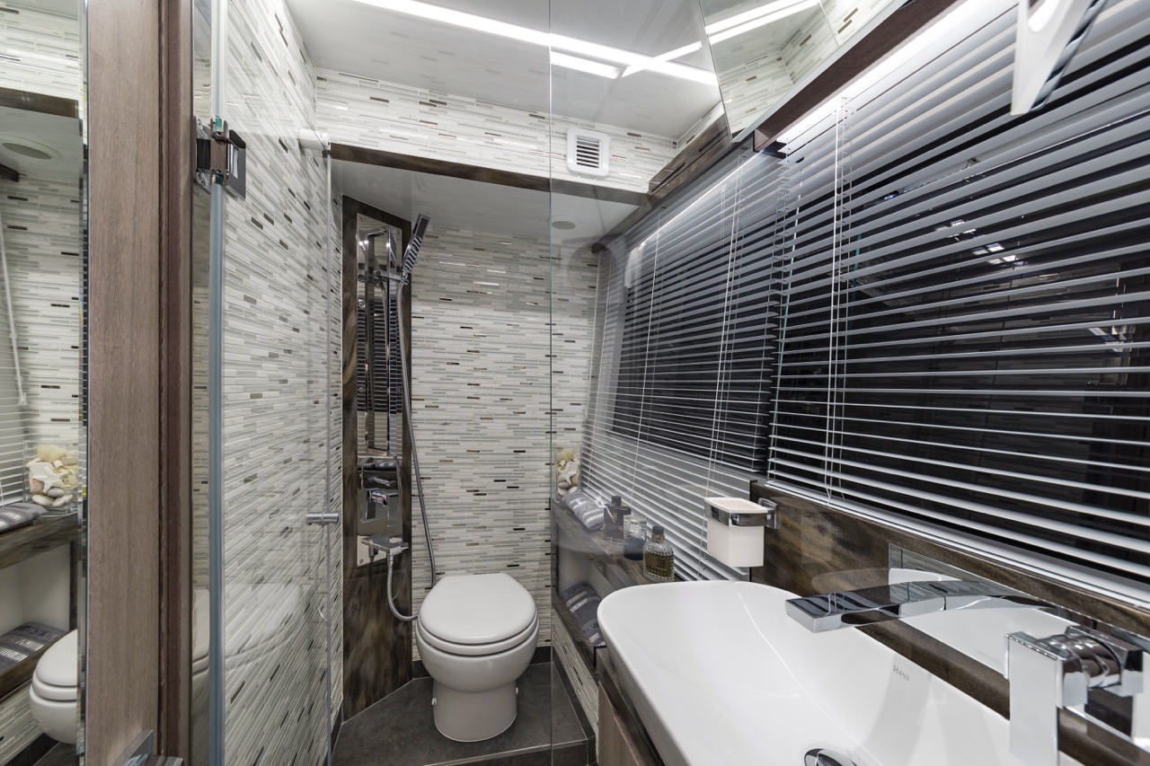 Galeon 640 FLY Internal image 25