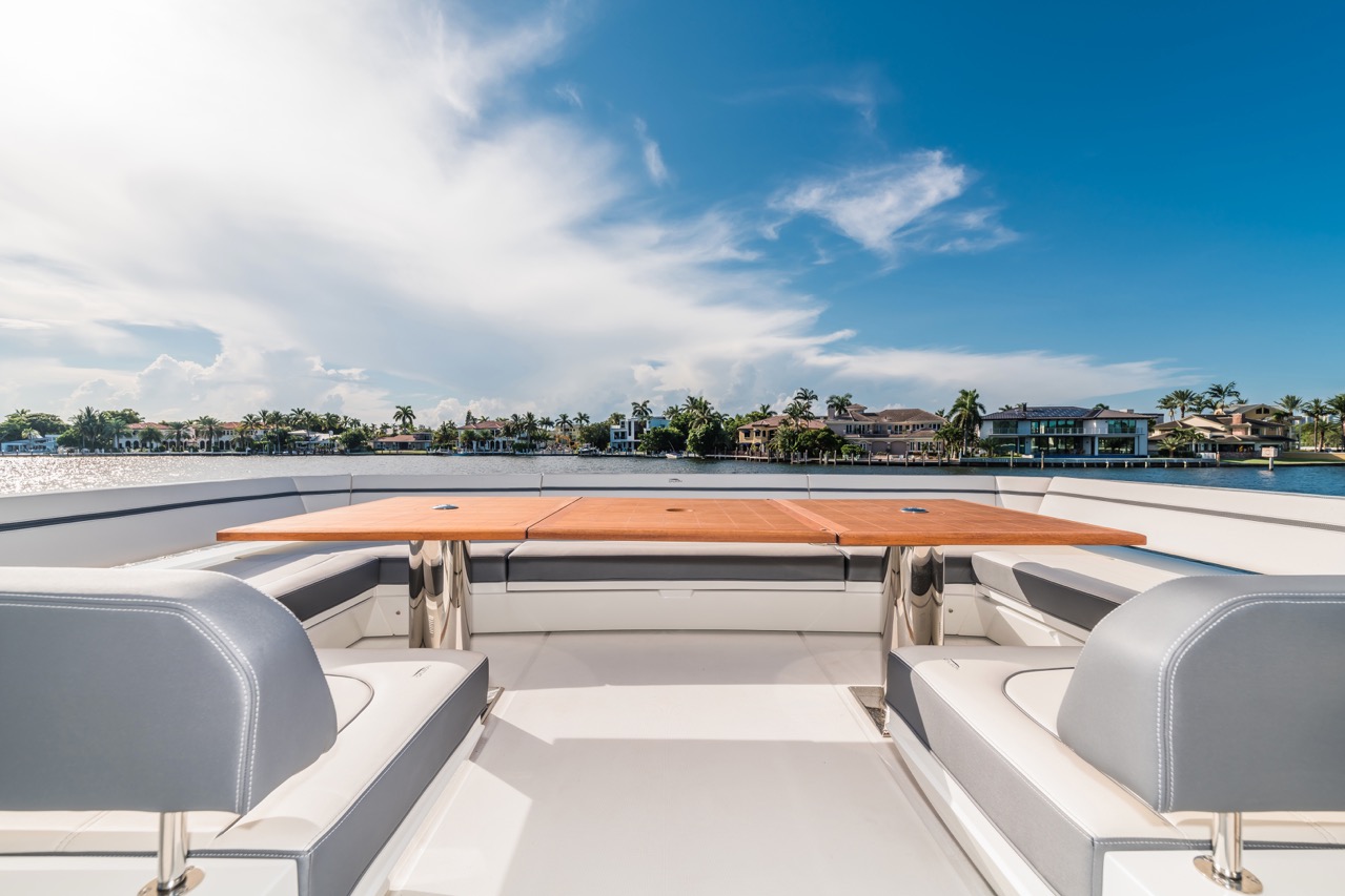 Galeon 680 FLY Cockpit image 1