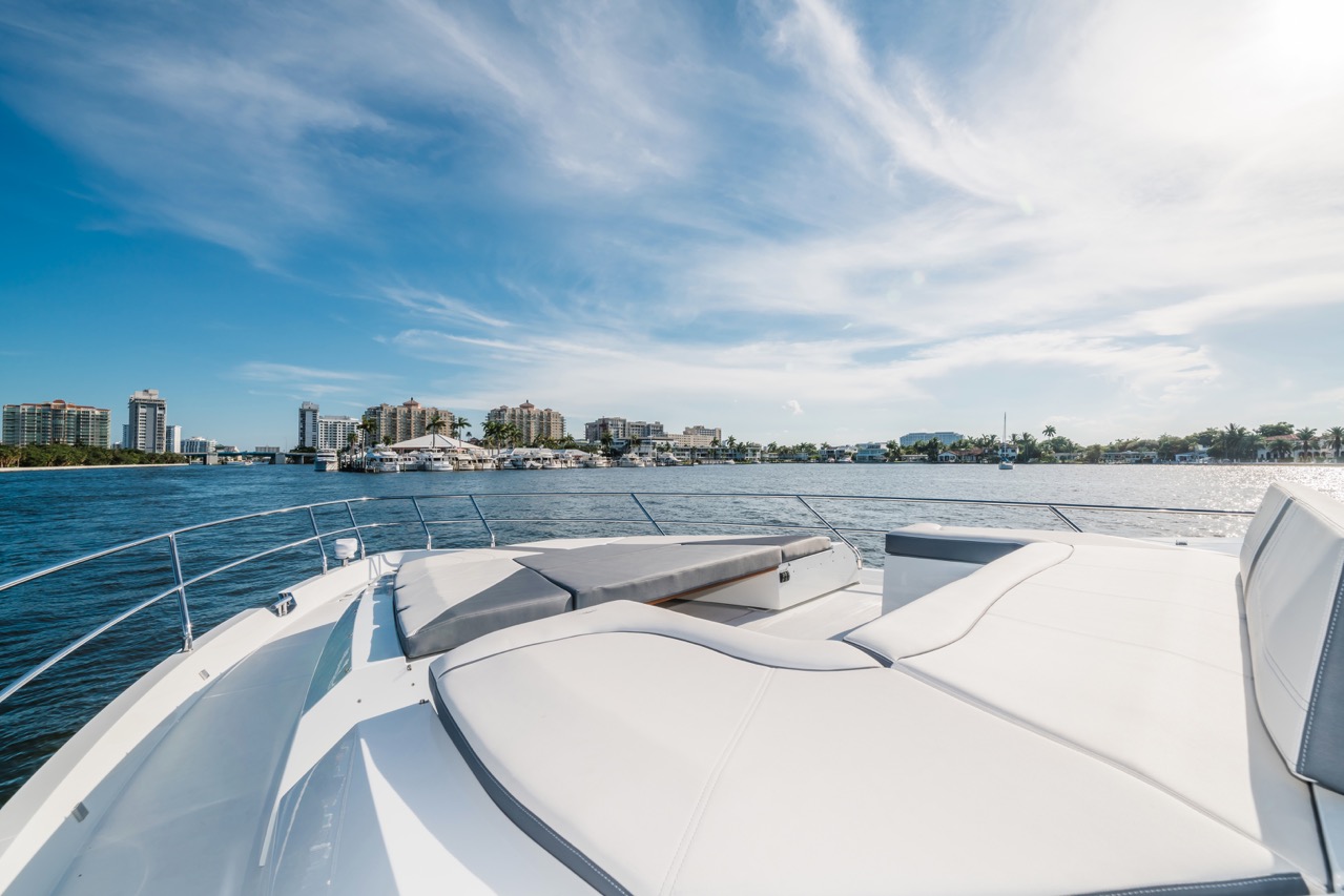 Galeon 680 FLY Cockpit image 3
