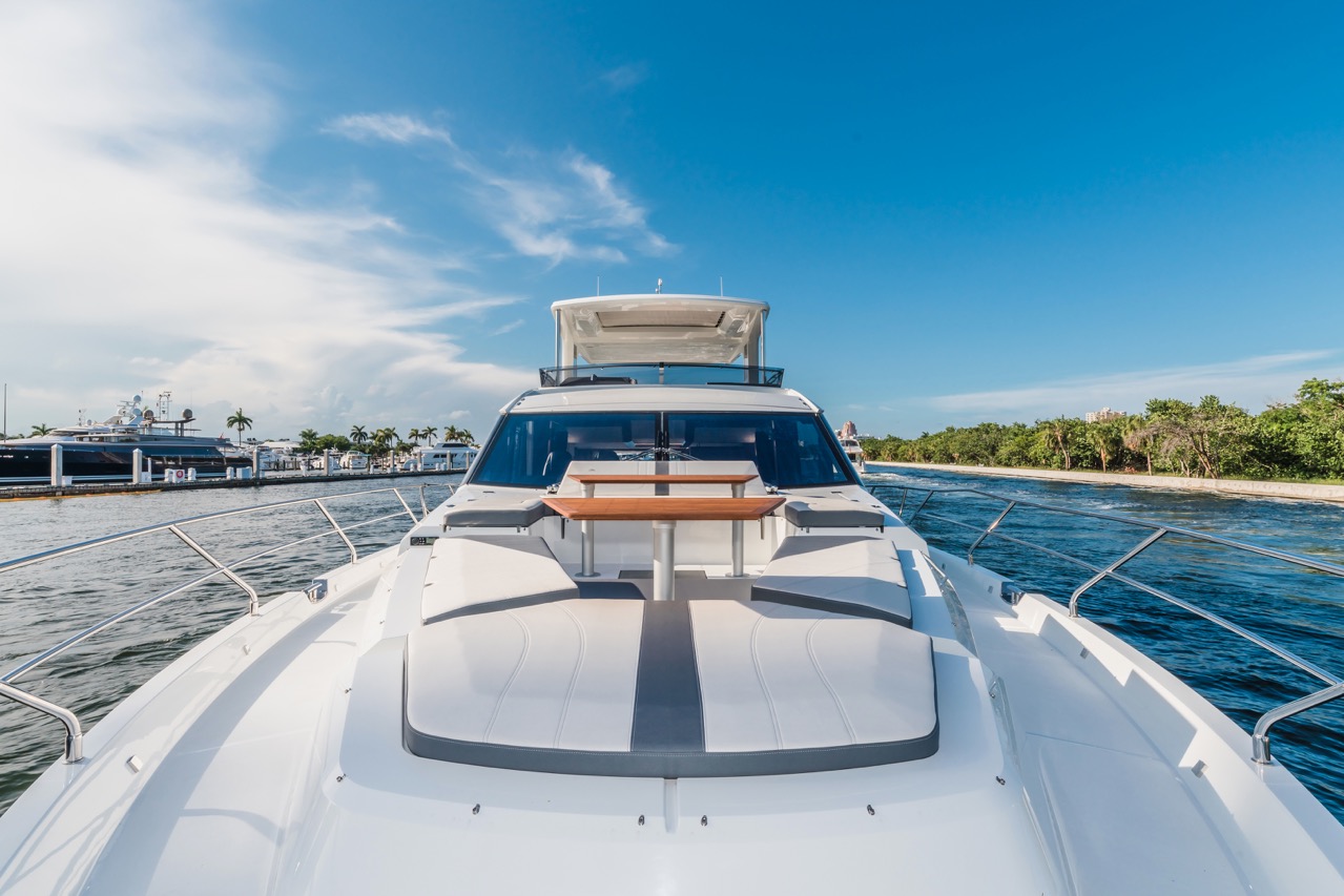 Galeon 680 FLY Cockpit image 5