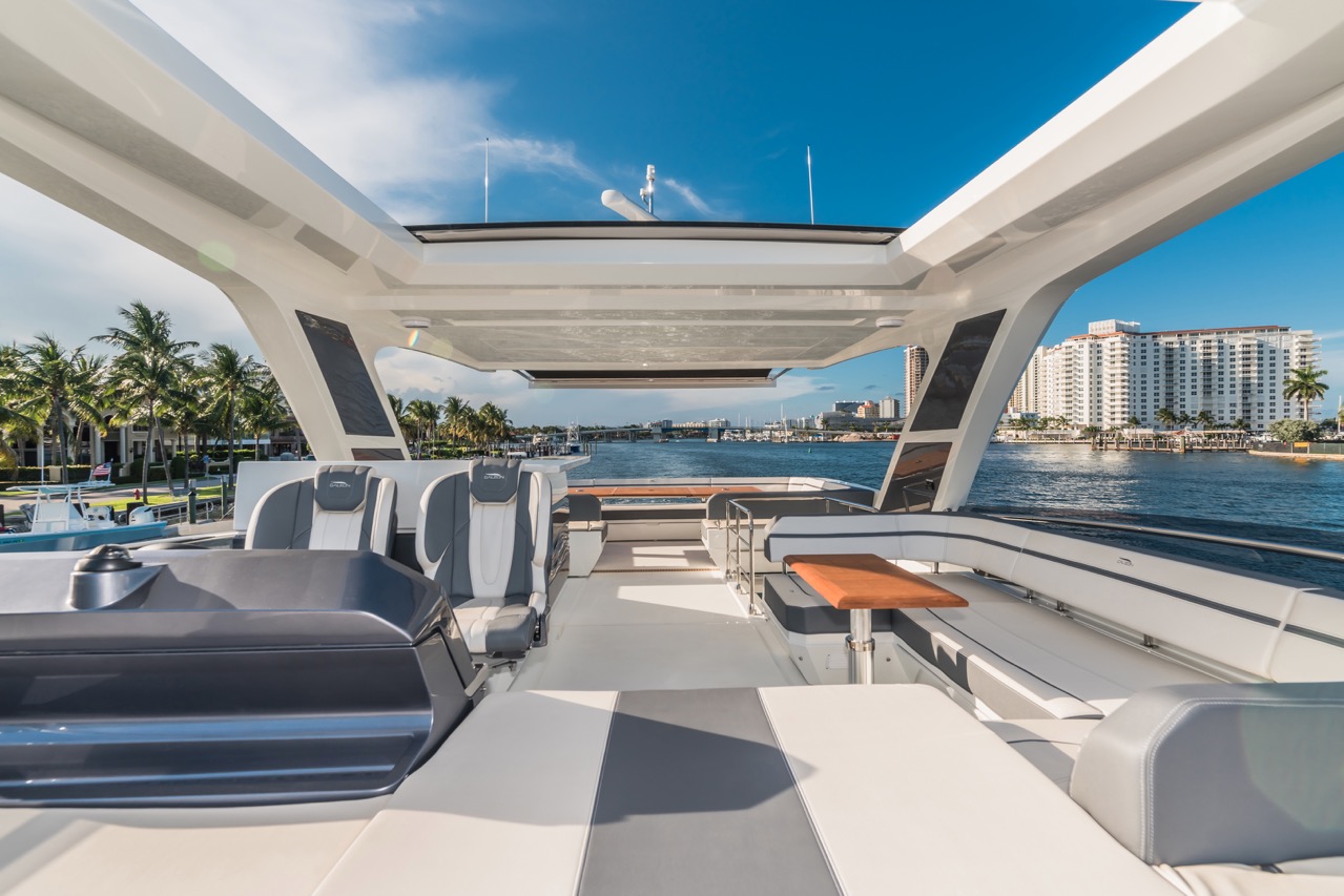 Galeon 680 FLY Cockpit image 15