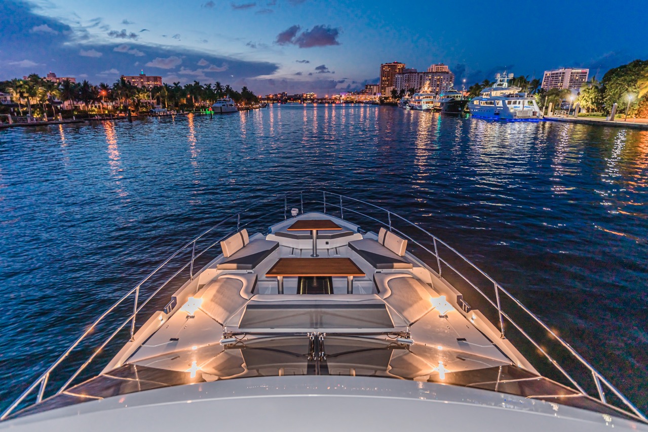 Galeon 680 FLY Cockpit image 21