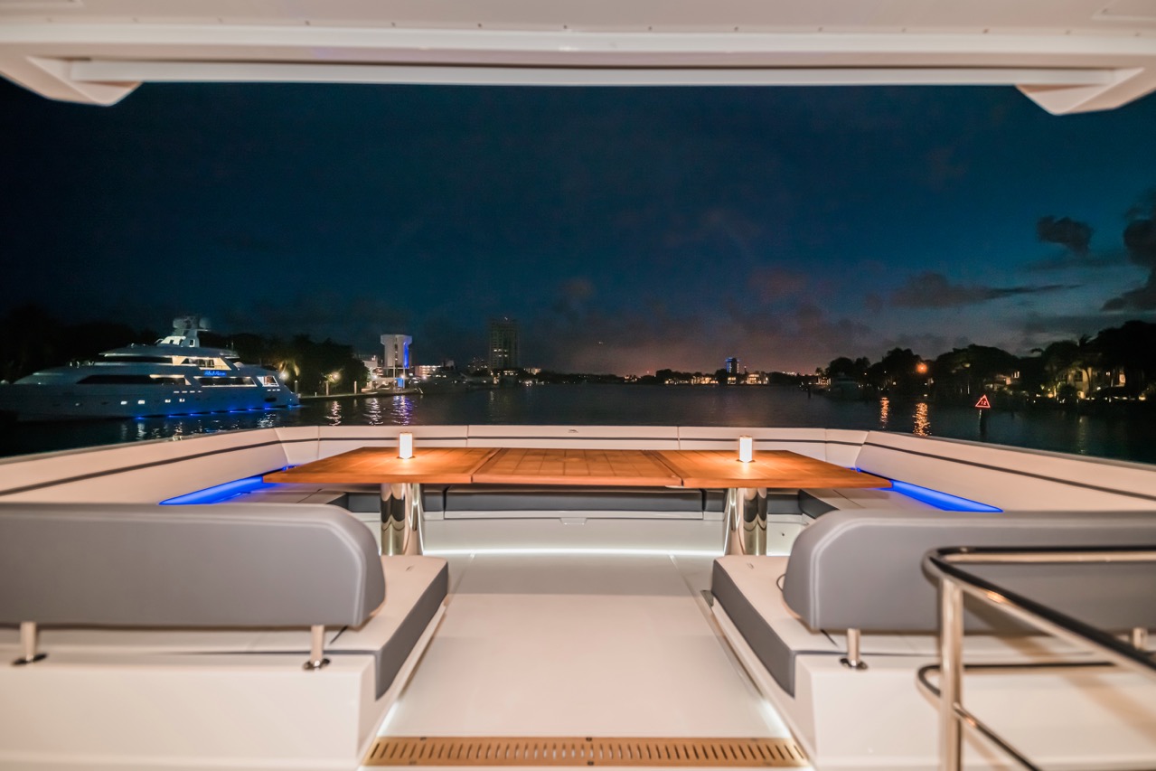 Galeon 680 FLY Cockpit image 22