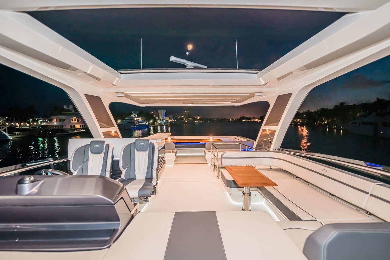 Galeon 680 FLY Cockpit image 23