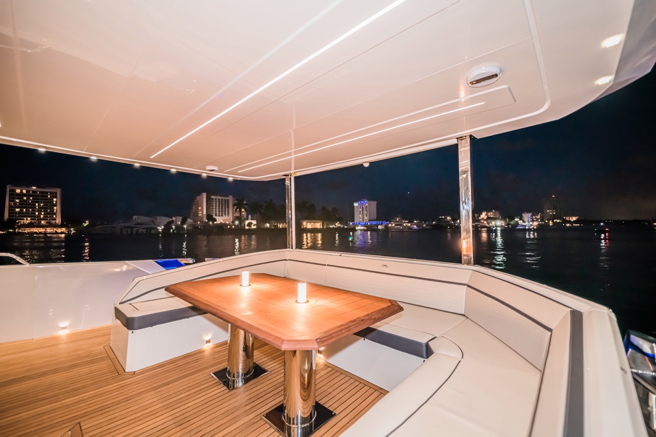 Galeon 680 FLY Cockpit image 24