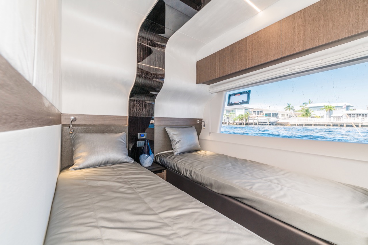 Galeon 680 FLY Internal image 21