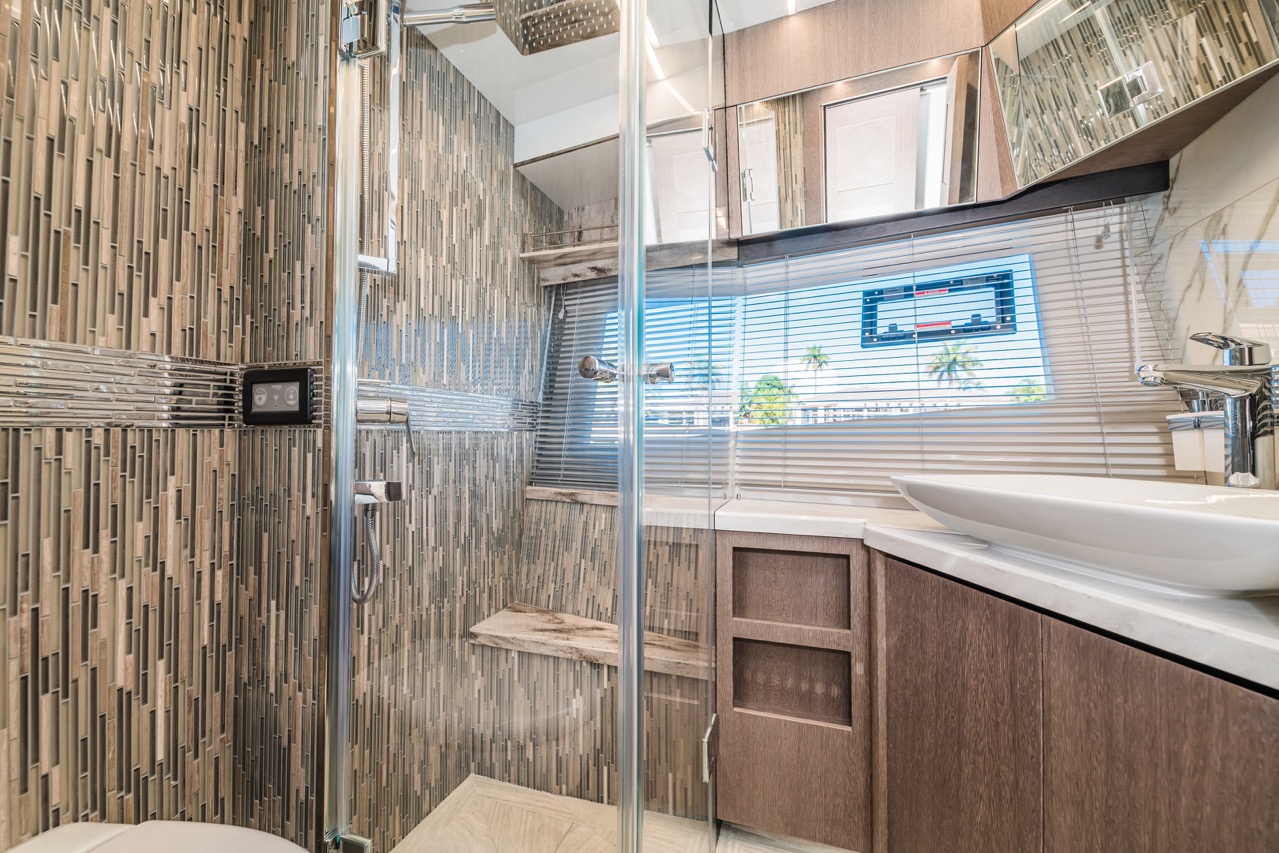 Galeon 680 FLY Internal image 24