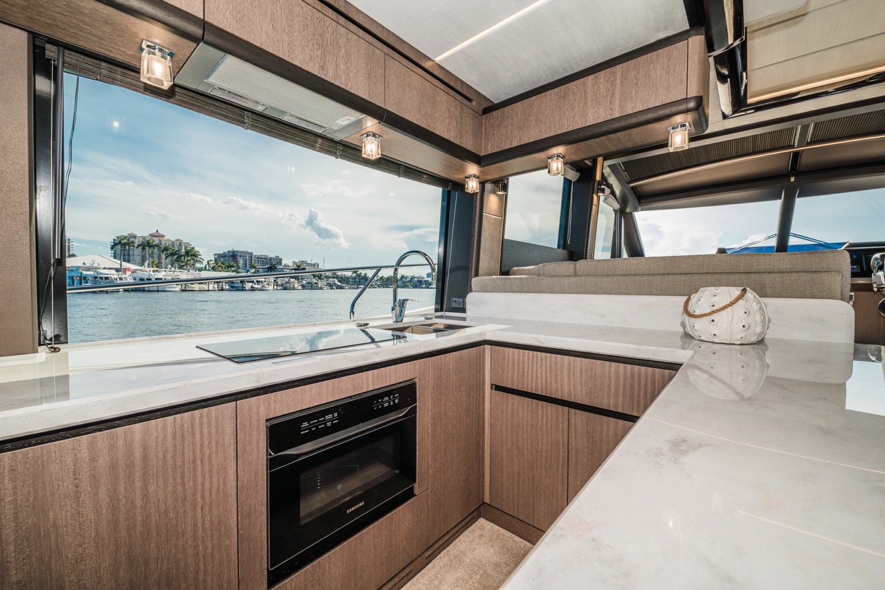 Galeon 680 FLY Internal image 39