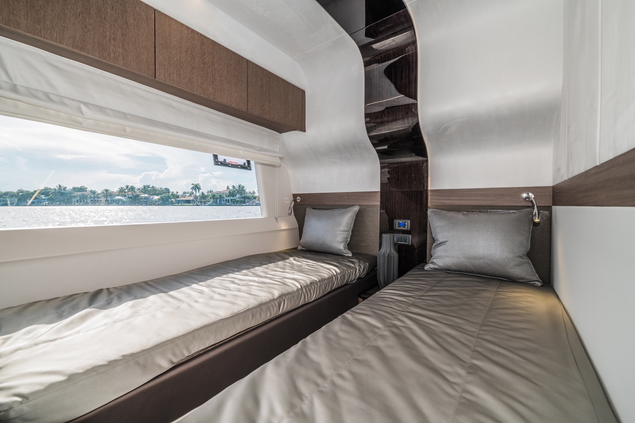 Galeon 680 FLY Internal image 43